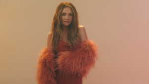 Image of Carly Pearce - Honest Woman: Up Close - Presented by Conundrum Wines